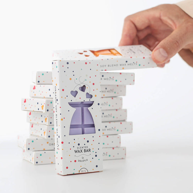 กล่องแว็กซ์หอมแท่ง Dalayla วางซ้อนกัน แสดงคอลเลกชัน Wax Bar