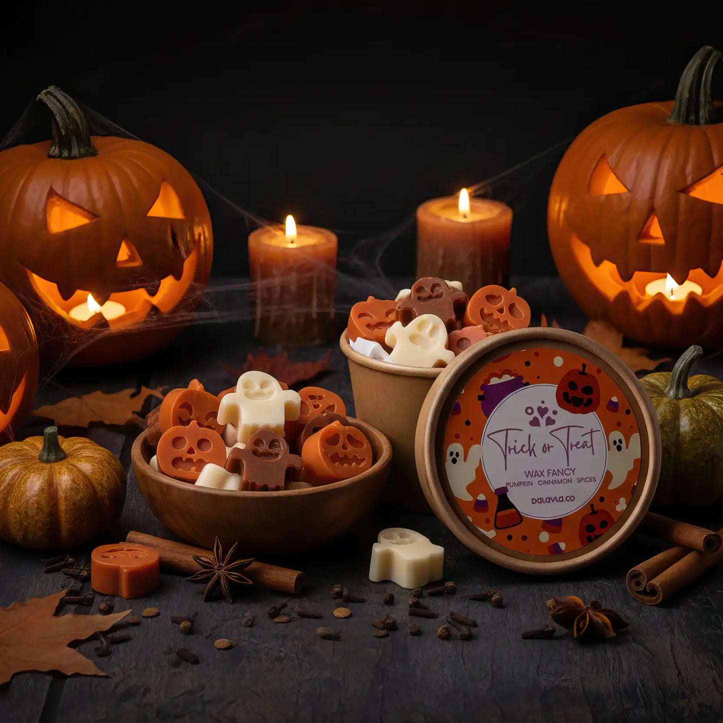 แว็กซ์หอม Trick or Treat ท่ามกลางบรรยากาศฮาโลวีน พร้อมฟักทอง Jack-o'-lantern ใบไม้เปลี่ยนสี และเทียนหอม Dalayla