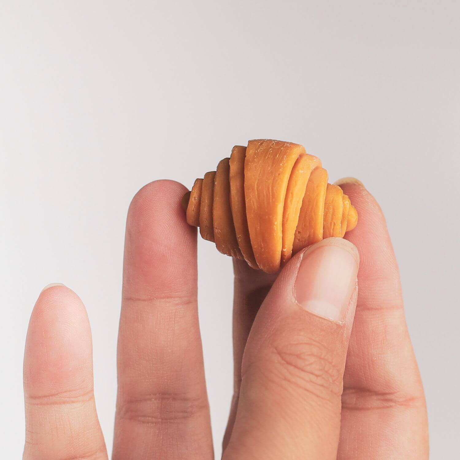 แว็กซ์หอมแฮนด์เมดรูปครัวซองต์ขนาดเล็ก กลิ่น Croissant & Toast จากคอลเลกชัน Fancy Premium แบรนด์ Dalayla