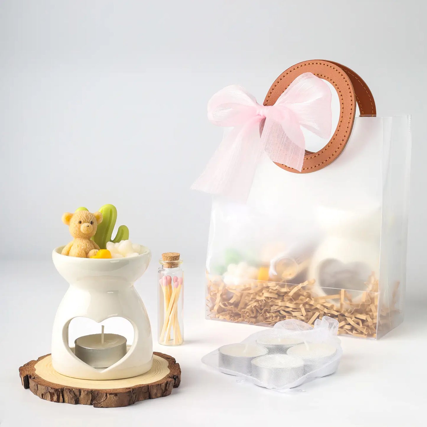 เซ็ตของขวัญแว็กซ์หอมกลิ่นแชมเปญ พร้อมเตาอโรมามินิและเทียนทีไลท์ในถุงของขวัญสีชมพู