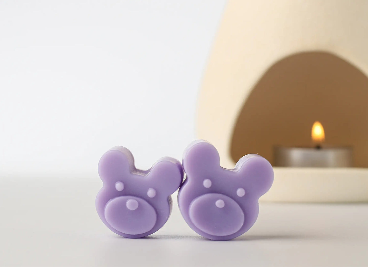 ไขผึ้งหอมกลิ่น Sleepy Teddy ผสมลาเวนเดอร์และยูคาลิปตัส ช่วยให้ผ่อนคลายและหลับง่ายขึ้น